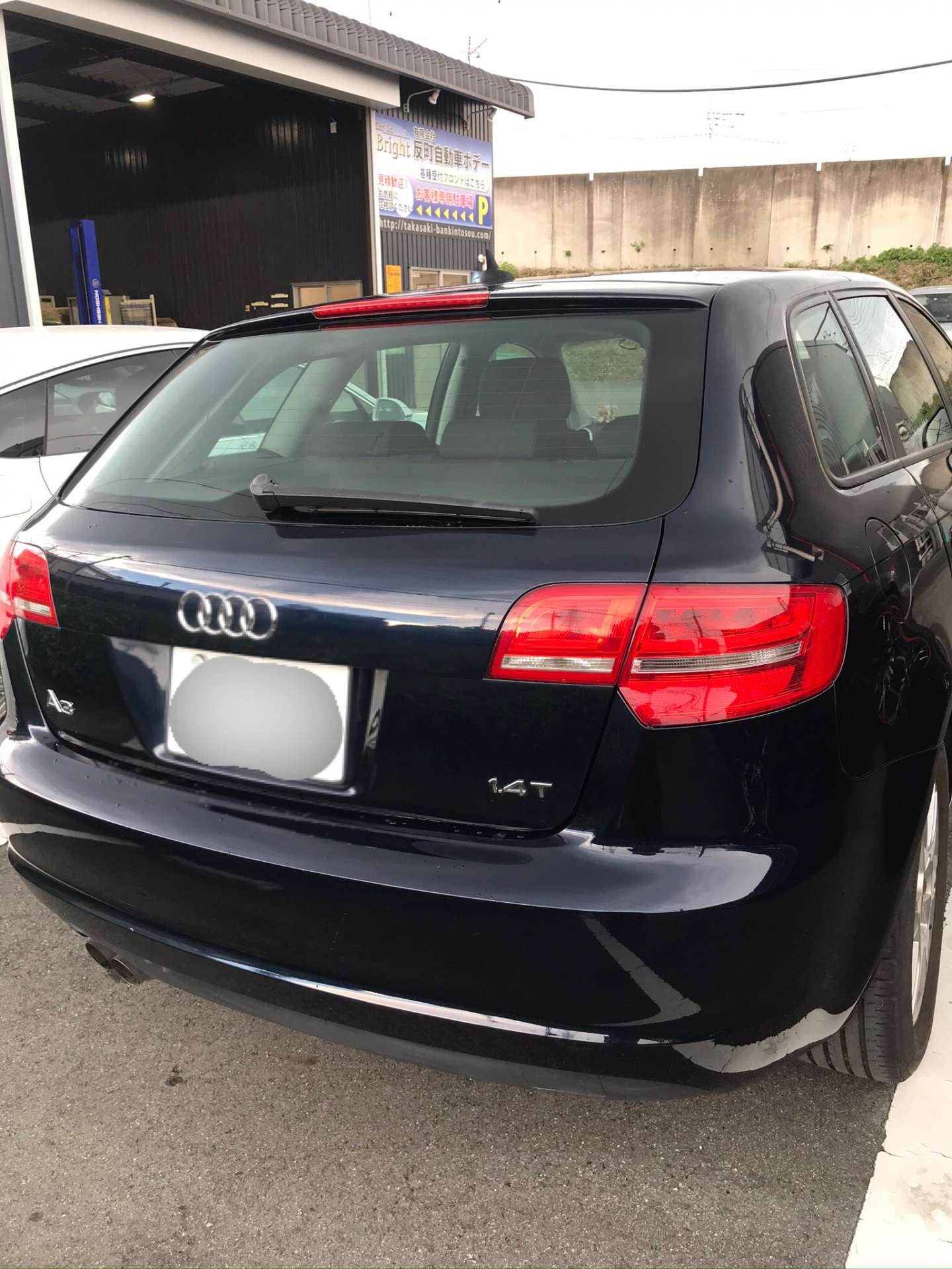 リサイクルパーツを利用したアウディ（Audi）a3の板金塗装